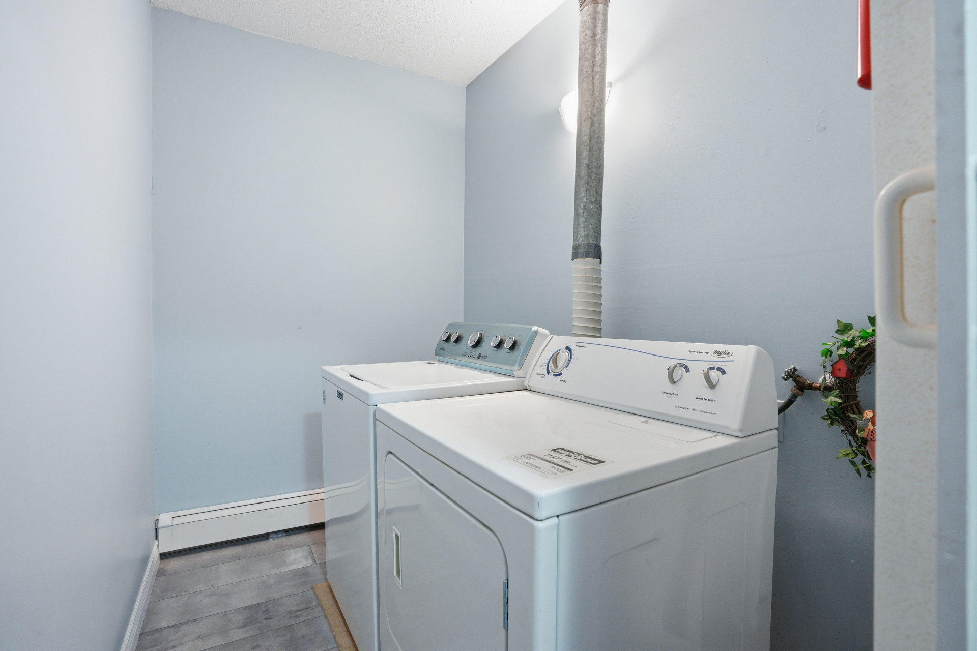 萨斯卡通河东顶层边户公寓出售——419 Tait Court #307——林与唐地产 - 5